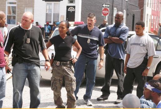 Corey Parker Robinson in the set of ‘The Wire’ with his co-stars